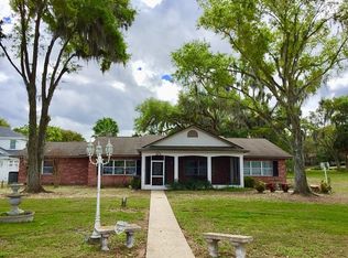 321 Lakeshore Dr, Leesburg, FL 34748