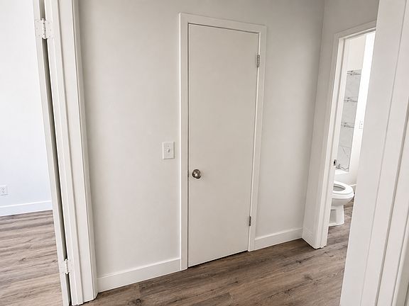 4th image of 7450 Canby Ave #1