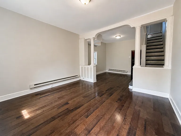 925 W Seltzer St — Photo 4
