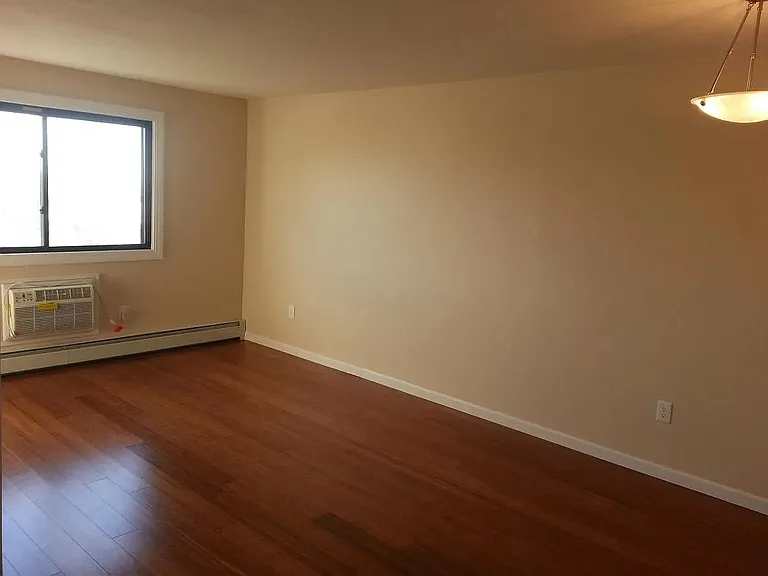 1168 Main St #B — Photo 6