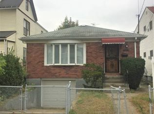 10256 188th St, Hollis, NY 11423
