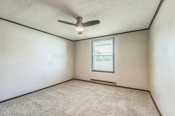 Ellacott Parkway Apartments — Photo 64
