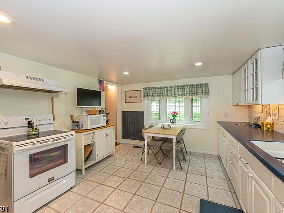 5th image of 372 E Shore Trl
