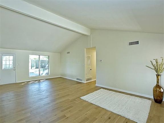 5th image of 8213 Briarwood Ln