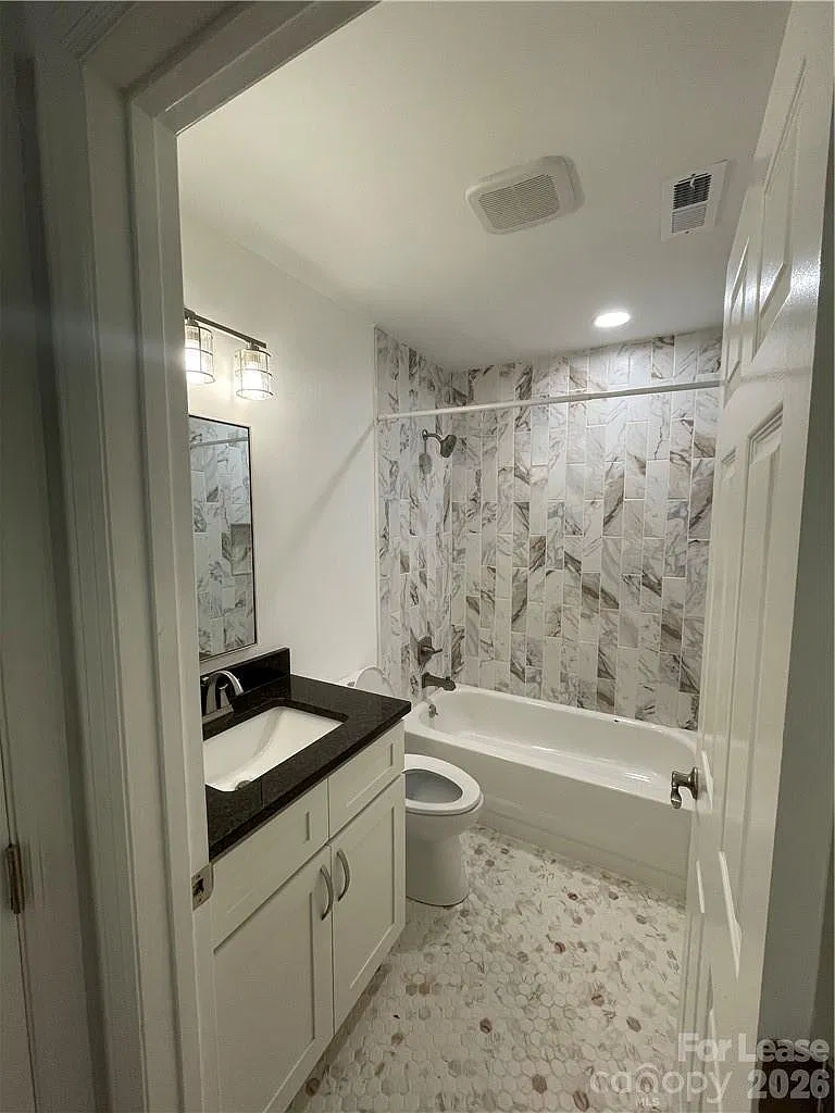 2 bed, 2.0 bath, 1058 sqft, $1,700 — Photo 4