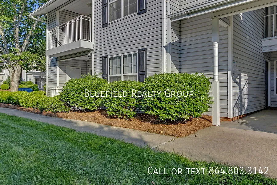 Welcome to Parkview Condos! This beautifully updated first-floor 2 bed, 2 bath condo near Eastsid... — Photo 1
