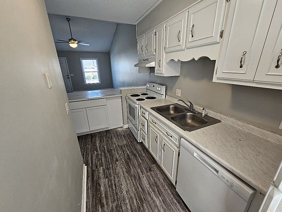 4th image of 230 Lanier Dr #33