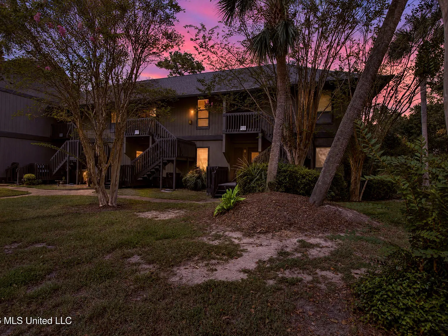 1 bed, 1.0 bath, 639 sqft, $1,000 — Photo 2