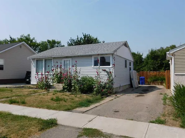 122 S 44th Ave W, Claresholm, AB T0L 0T0