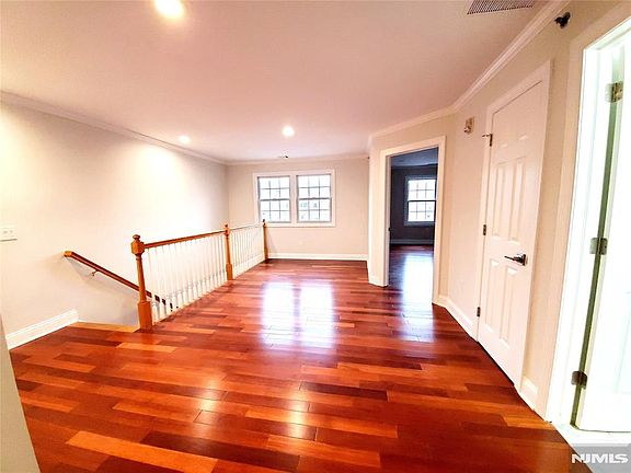 5th image of 67 Birch St #310