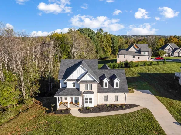 1476 W Crossing Dr, Forest, VA 24551