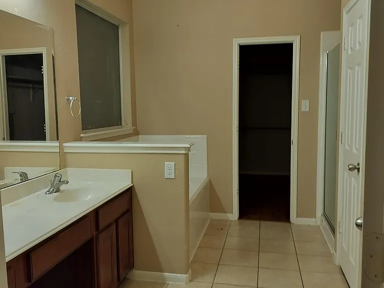 6027 Schaumburg Dr — Photo 12