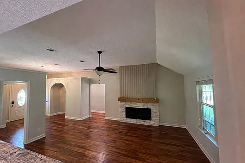146 Huron Loop Photo 1