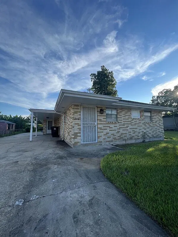 2 bed, 1.0 bath, 900 sqft, $1,150 — Photo 1