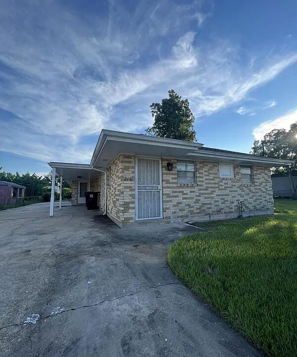 210 W Genie St
