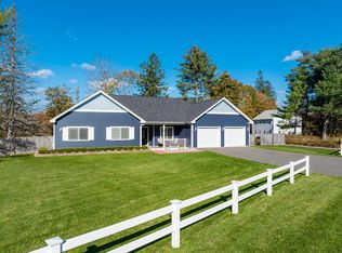 3 Clam Cove Dr, Rockport, ME 04856