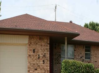 625 NW 18th St, Moore, OK 73160