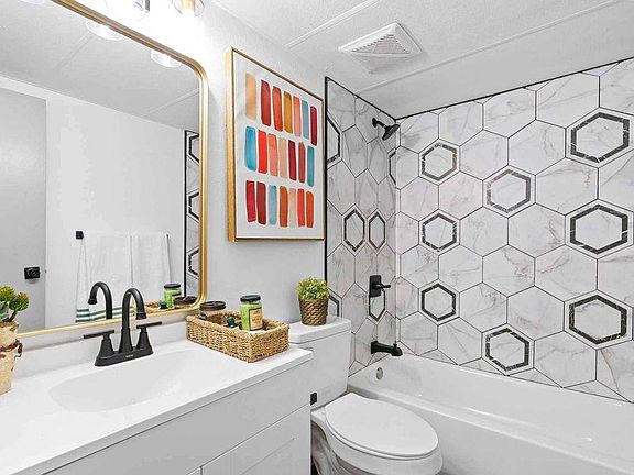 4th image of 2281 S Vaughn Way Unit 201A