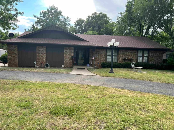 411 S 2nd St, Marlow, OK 73055