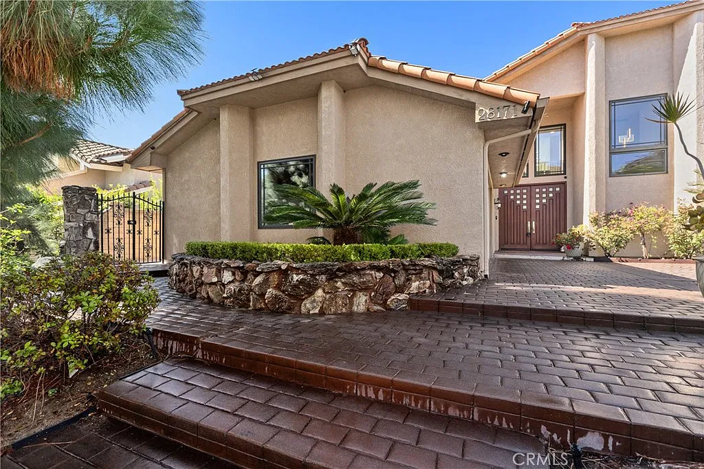 4 bed, 2.5 bath, 3418 sqft, $7,950 — Photo 4