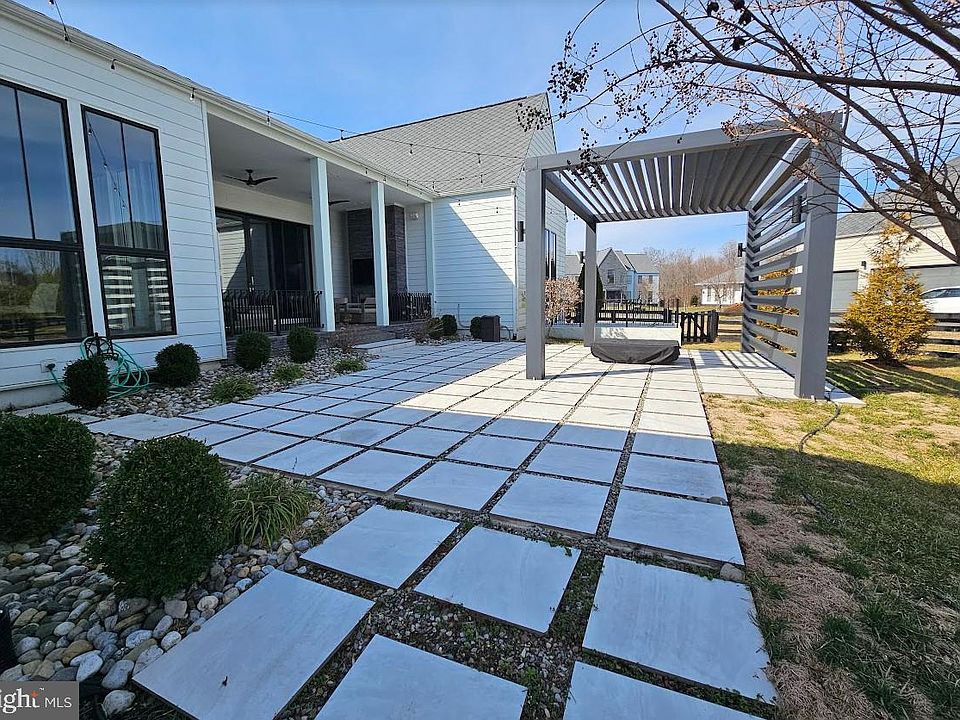 2nd image of 41162 Abbey Knoll Ct