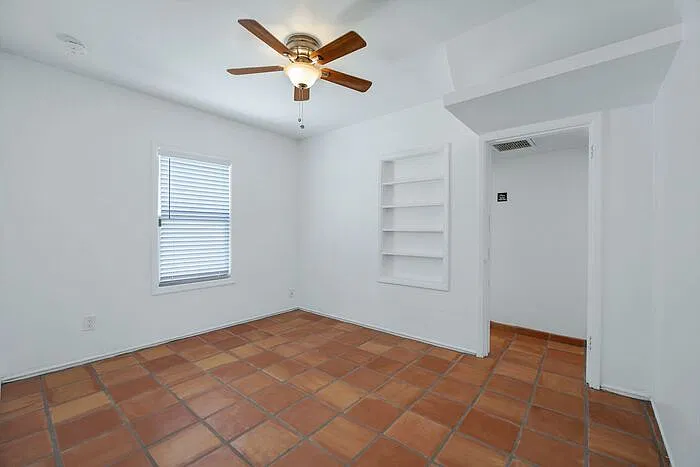 1209 E Meadowbrook Ave — Photo 16