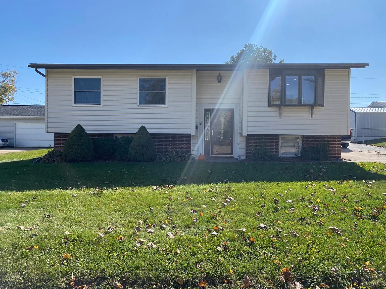 1795 Kings Dr — Photo 2