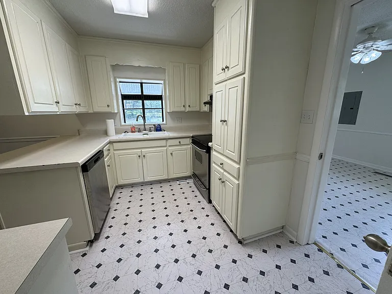 400 Massee Dr — Photo 7