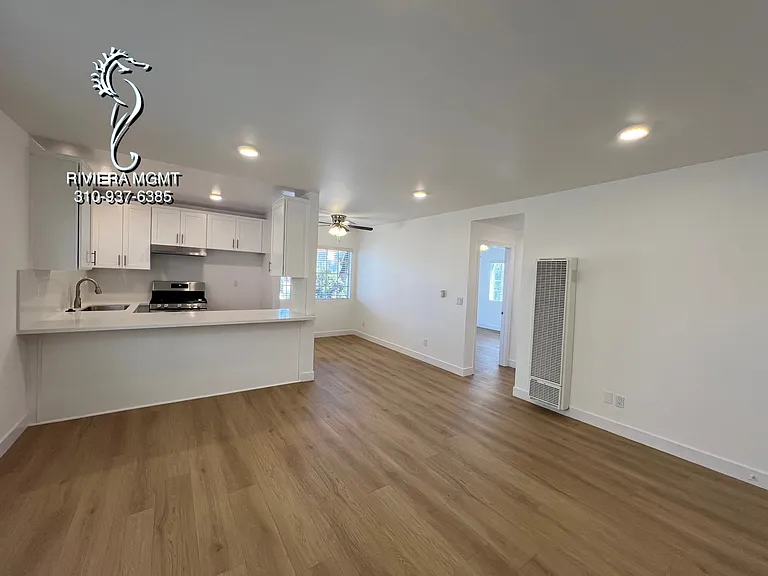 927 W 10th St #1 — Photo 4