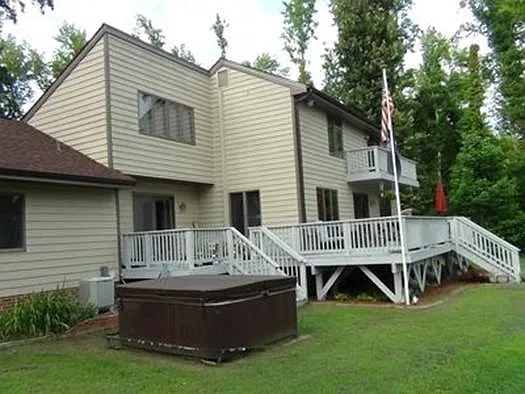 4 bed, 2466 sqft, $2,650 — Photo 3