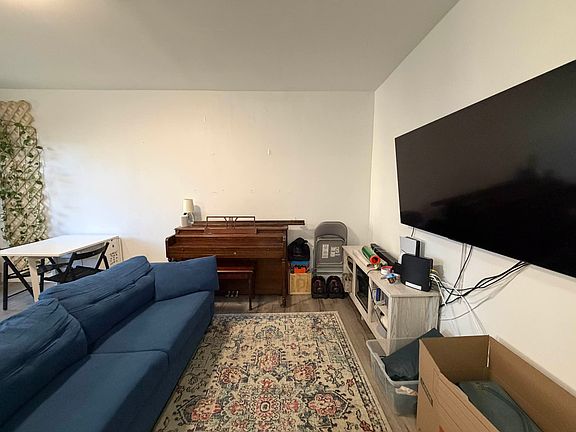 3rd image of 1015 Washington Ave