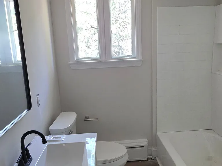 701 Pine St — Photo 2
