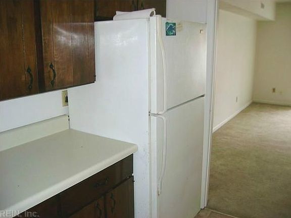 3rd image of 439 Barberton Dr