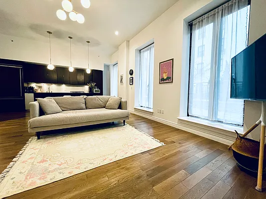 Rented by Yoon Realty Group | media 10