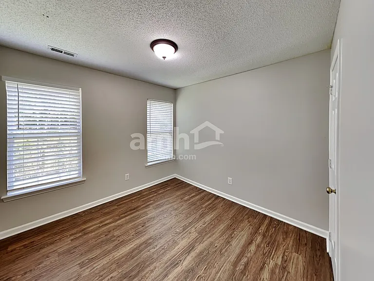 1720 Silverberry Ct — Photo 15