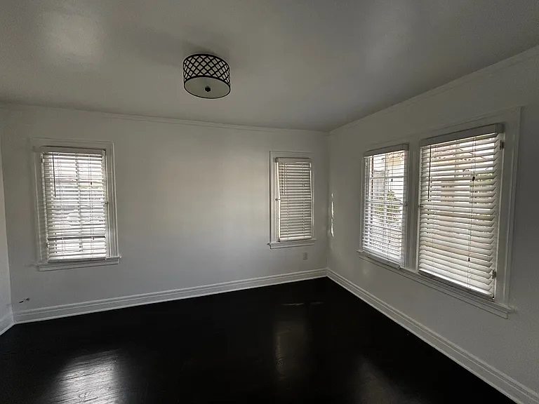 1173 S Norton Ave — Photo 17