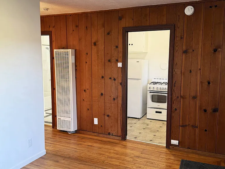 887 Lorna Dr — Photo 7