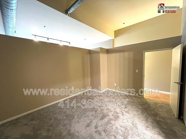 1924 N Hubbard St #209 — Photo 11