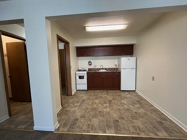 2619 N Oakland Ave — Photo 7