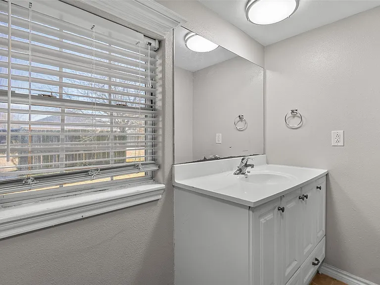 7900 Tri City Beach Rd #B — Photo 16