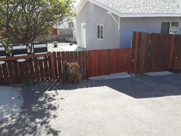 10519 Samoa Ave — Photo 3