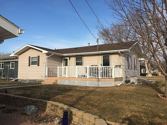 No maintenance deck in back 