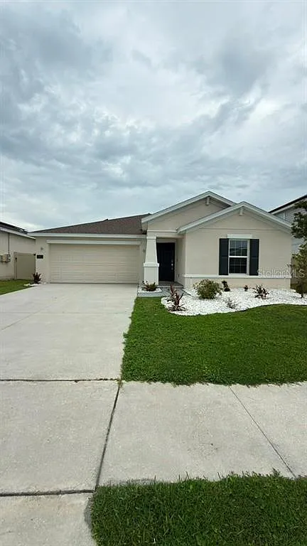 3 bed, 2.0 bath, 1555 sqft, $2,100 — Photo 1