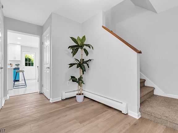 3rd image of 81 Crane St