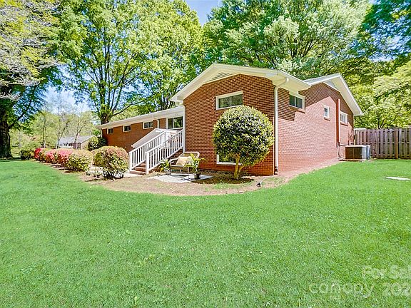 5th image of 131 Lakefront Dr