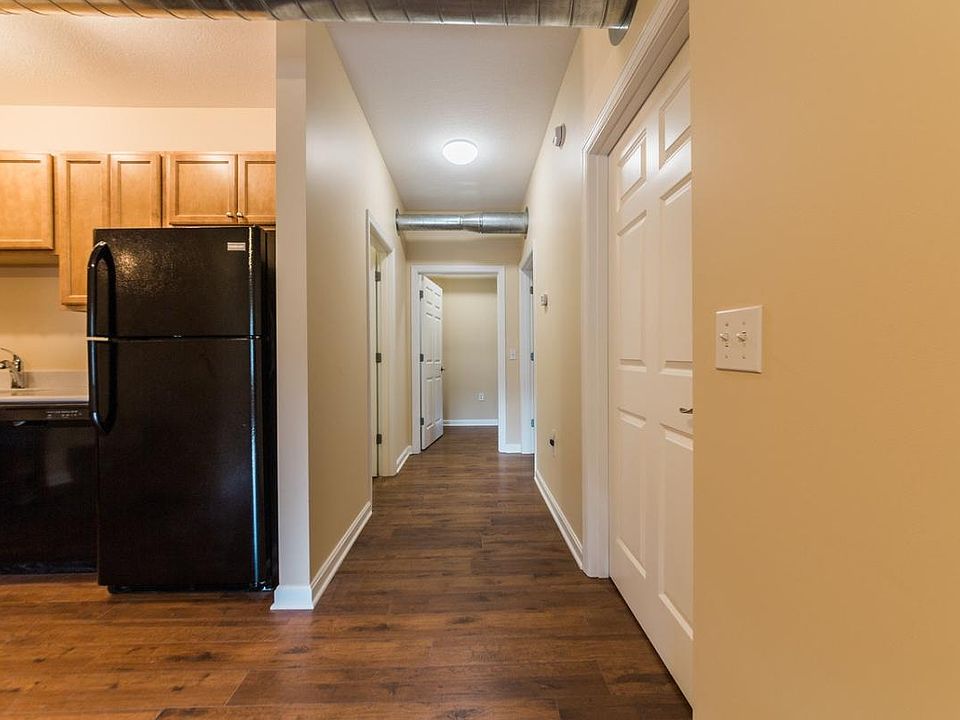 Hallway to bedrooms