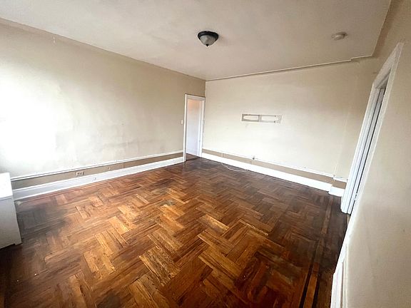 4th image of 4632 Carpenter Ave APT 3A