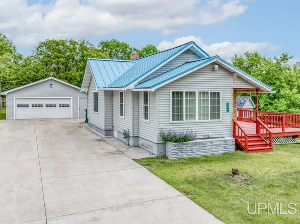 232 E Hoadley St, Kingsford, MI 49802