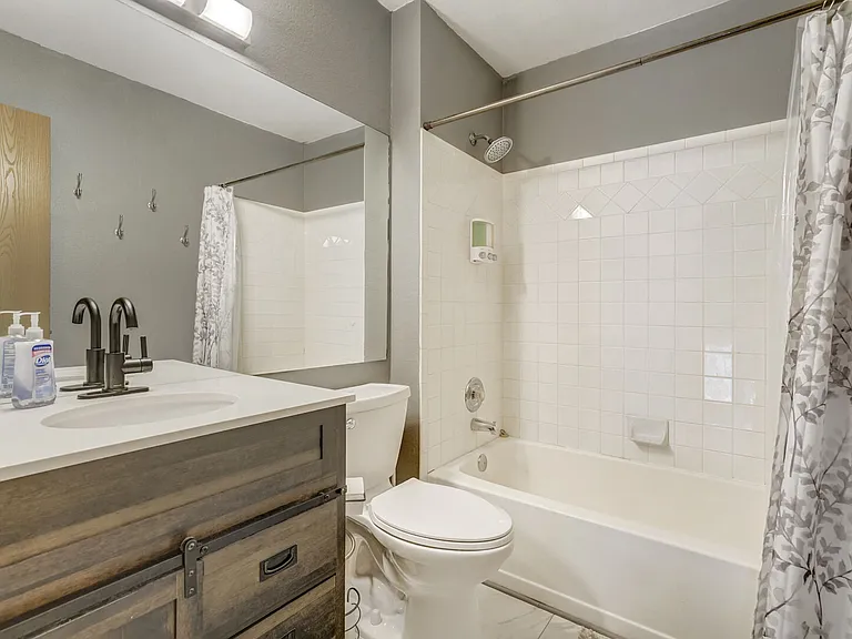 Hawkesbury Dr — Photo 13