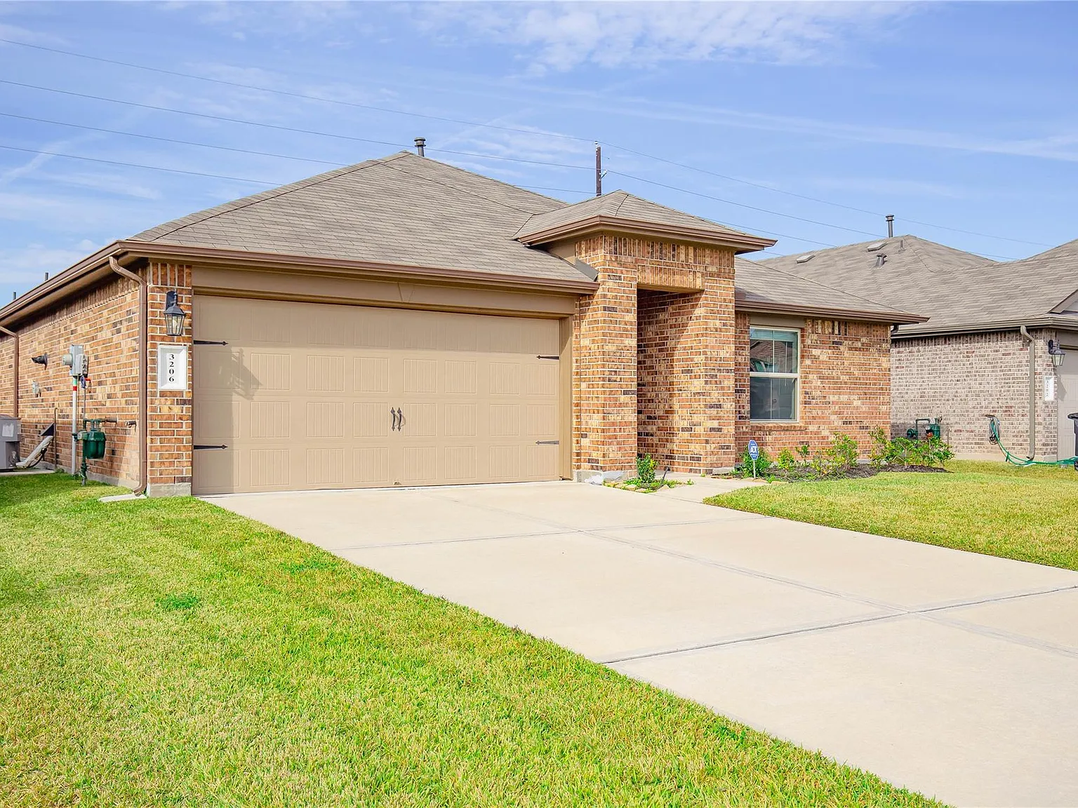 3 bed, 2.0 bath, 1516 sqft, $2,100 — Photo 2